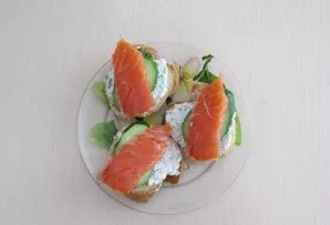 We also cut the fish into thin slices and put it on top of the cucumber.