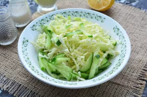 Put cabbage and cucumbers in a bowl.