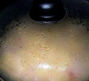 Bake the pizza on medium heat, bake for about 2-3 minutes (until the dough starts to harden), then cover the pan with a lid and bake the ...