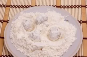 After that, roll the mushrooms in flour.