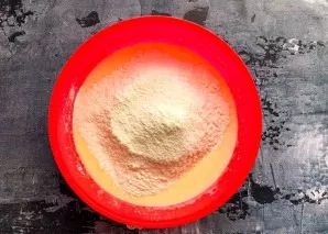 Add the sifted flour with baking powder and mix carefully so that there are no lumps.