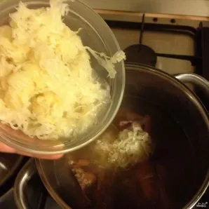 Add sauerkraut to the broth.