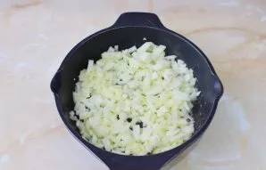 Put chopped onion in the pan. Simmer the onion over low heat until light golden brown. It will become soft.