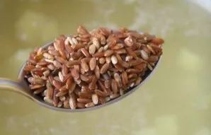 Add the washed rice and cook the soup for another 20 minutes.