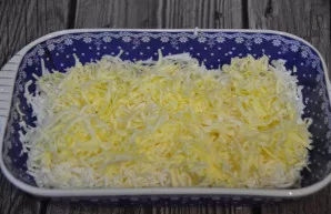 The third layer is grated chilled butter.