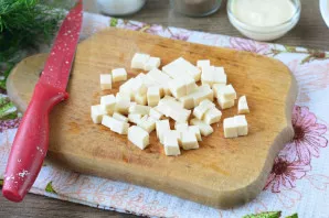 Cut the processed cheese into medium cubes.