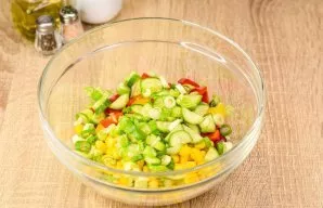 Cut fresh cucumbers into pieces and add to salads. Finely chop the onion letters and add to the salad.