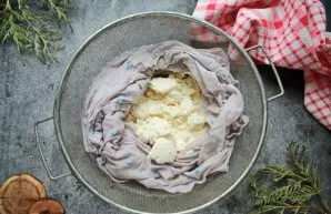 Cover the strainer several times with folded gauze or, as I did, in a special bag for cheese and cottage cheese. Drain the mixture into a...