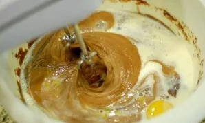 Add buttermilk to the dough (if you dont have one, mix milk with vinegar), beat eggs and 1 teaspoon of vanilla, mix.