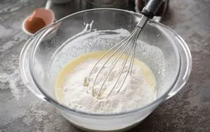 Sift all the flour, add soda.