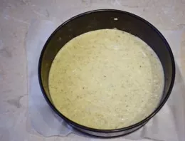 Prepare the shape of the cake. It is best to use a split shape and line the bottom with baking paper. Pour the finished dough into the mold.