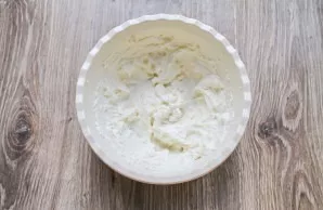 Mix cream cheese, sugar, vanilla and beat for 2 minutes.
