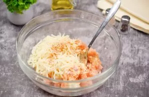 Then add sour cream and grated cheese, add spices to taste - salt, pepper, paprika.