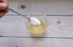 Also add a teaspoon of sugar to the oil.