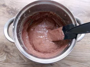 Sift the flour mass through a fine sieve into a bowl with scrambled eggs. Gently stir the mass with movements from the bottom up to a hom...