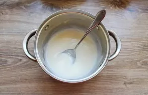 Put on a low heat and cook everything, stirring so that it does not burn, on a low heat until it thickens.