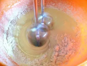 Now add the flour and beat well so that there are no lumps left.