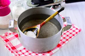 Boil the marinade. Bring water to a boil, add salt, sugar. Boil for 20-30 seconds, then reduce the power of the fire, carefully pour in t...