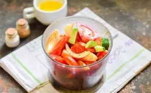 Place fresh and roasted vegetables in a blender bowl.