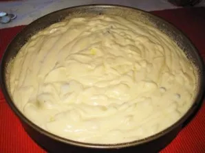 Pour the mixture into a baking dish and sprinkle with a tablespoon of semolina to form a crispy crust. Now put the mold in the oven for 4...