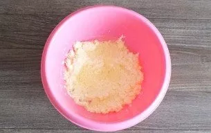 Add vegetable oil, a pinch of salt. Beat with a hand blender until smooth.