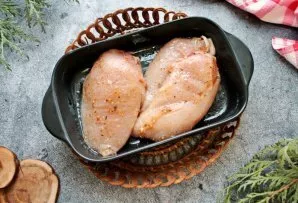 Rub the brisket with the mixture and put it in a baking dish. Put the tin with brisket in the refrigerator for 30 minutes.