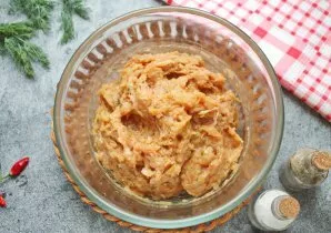 Salt the minced meat, pepper and mix well. Beat the prepared mince until smooth. To do this, take the mince in your hand, lift it above t...