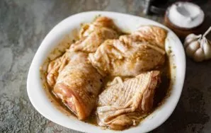 Pour the marinade over the chicken thighs and brush each thigh on all sides. Leave the thigh bowl to marinate in the refrigerator for 1-2...