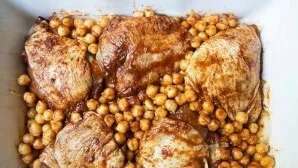 Put the meat with all the ingredients on top of the onion layer.