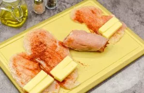 Roll the fillet pieces into rolls.