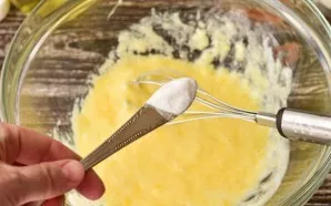 Mix everything thoroughly, and then add soda.