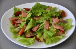 Cut the red fish into small pieces and put it on top.