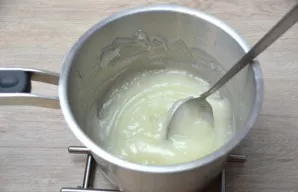 Put the pot on low heat and, stirring constantly, bring to a boil.