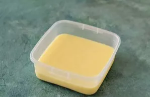 Then pour into the mold, put in the freezer for the night.