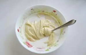 Then pour in the milk and stir the dough.