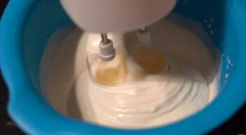 It is necessary to whip until a fluffy and stable foam is formed.