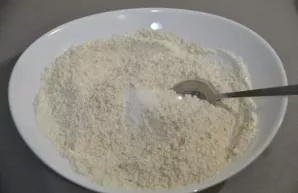 Mix all the dry ingredients until smooth, add a pinch of salt.