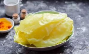 Evaporate the cabbage in the microwave and remove the leaves.