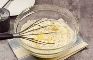 Now put oatmeal and baking powder in a bowl.