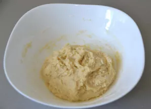 Mix all the ingredients and let the dough stand for 15-20 minutes.