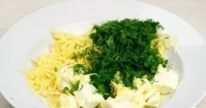 We mix all of the above ingredients, add spices and mix until smooth.