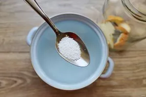 Drain the water from the jar into a saucepan and add citric acid.