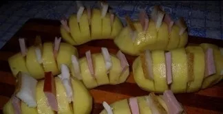 Put the meat and bacon in the potato cutouts.