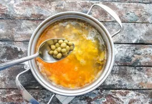 Rinse the peas several times under clean water, add to the soup and cook for 5-10 minutes. Potato soup with green peas is ready. Delicious!