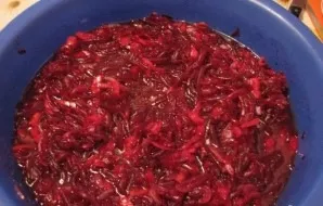 Mix all the ingredients, add oil, sugar, vinegar, salt and water. Bring to a boil and cook for 15 minutes.