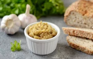 Garlic pate ready, good appetite!