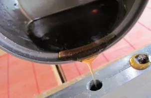 Carefully pour the prepared caramel syrup into the molds.