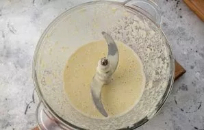 Crush everything until smooth. The mass should be without lumps.