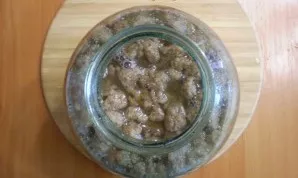 In the photo you can see ready-made kvass. Strain, bottle, close tightly and put warm for another 10-12 hours to form gas. Cool and enjoy...