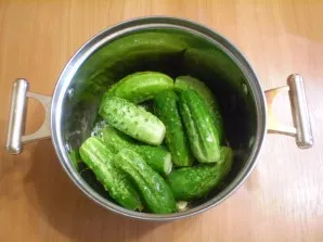 Put the cucumbers in a pot.